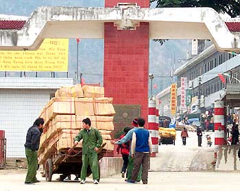 ແຂ່ງຂັນກັນອອກແຮງງານທຳການຜະລິດໃນຊຸມວັນຕົ້ນປີໃໝ່